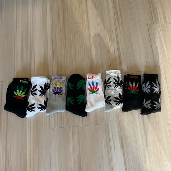 8 pair men’s long weed leaf socks - Picture 2 of 4